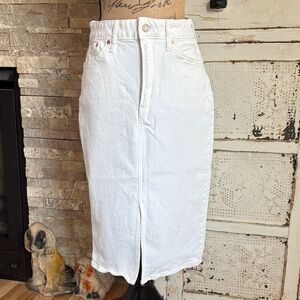 GAP white ICON denim jean skirt midi length zip and button closure 5 pocket